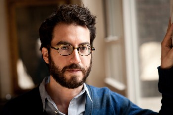 Portrait of Jonathan Safran Foer 2013
Copyright obbligatorio ©Heike STEINWEG/Opale/Leemage - FOTO LIBERA DA DIRITTI PER LA PROMOZIONE DELLÕOPERA DELLÕAUTORE NELLA STAMPA SCRITTA E DIGITALE (SOLO EDITORIALE, NON PUBBLICITË) - ESTENSIONE DELLA LICENZA PER 3 ANNI : DAL 1/7/2016 AL 30/6/2019 / SENZA ESCLUSIVA / ITALY ONLY - UNICAMENTE PER LA CASA EDITRICE GUANDA Per qualsiasi altro uso, contattare lÕagenzia